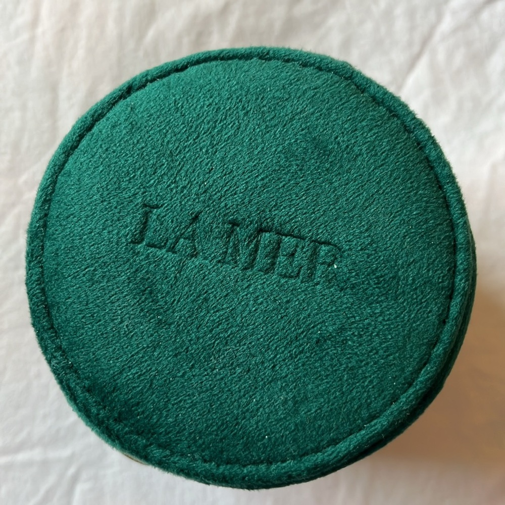 NIB La Mer Velvet Emerald Green Cylindrical Regimen Case. - Picture 3 of 9